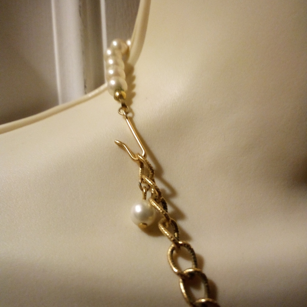 Vintage Avon Faux Pearl And Rhinestone Necklace 18 Inch - Picture 4 of 4